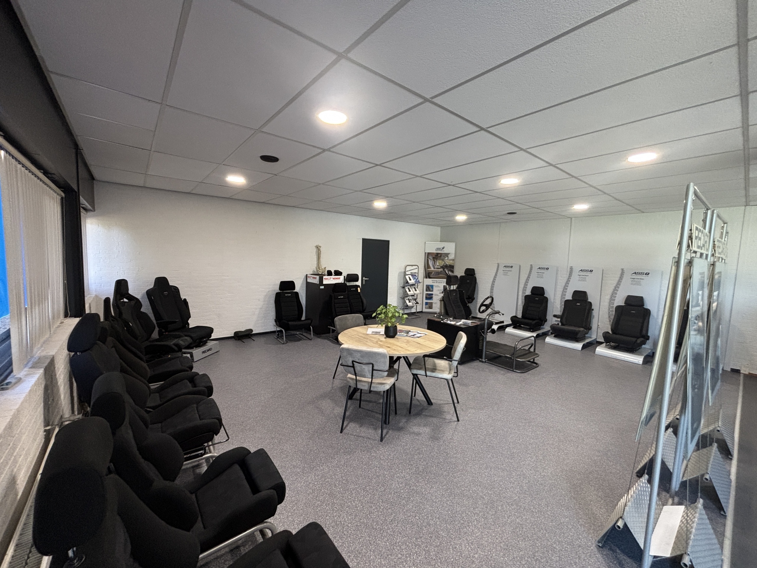 Showroom autostoelen Bever Breda b.v.